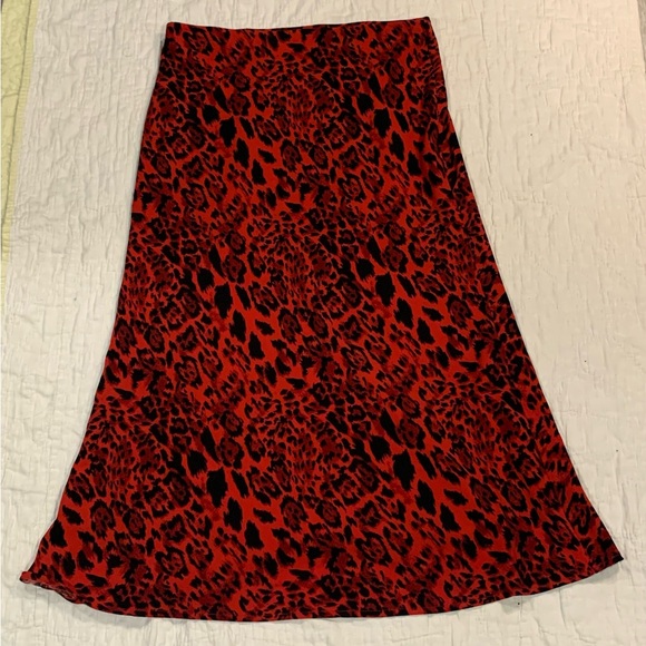 Animal print high quality long maxi skirt
🌹 - Picture 2 of 2